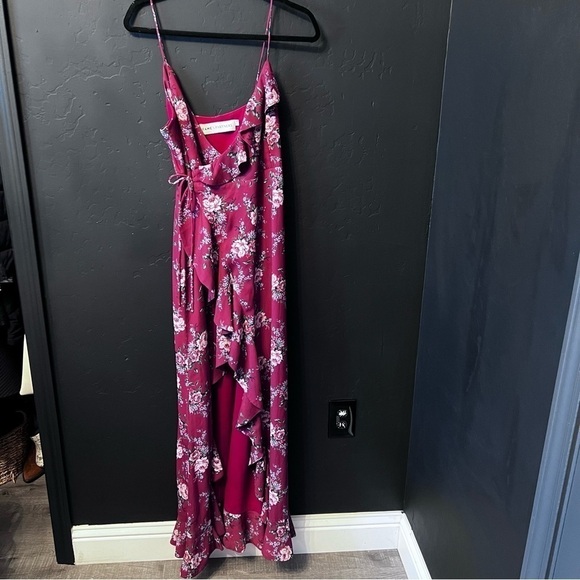 Fame & Partners Floral Ruffle Wrap Dress Size: 6 Color: burgundy/ floral print - Picture 4 of 12